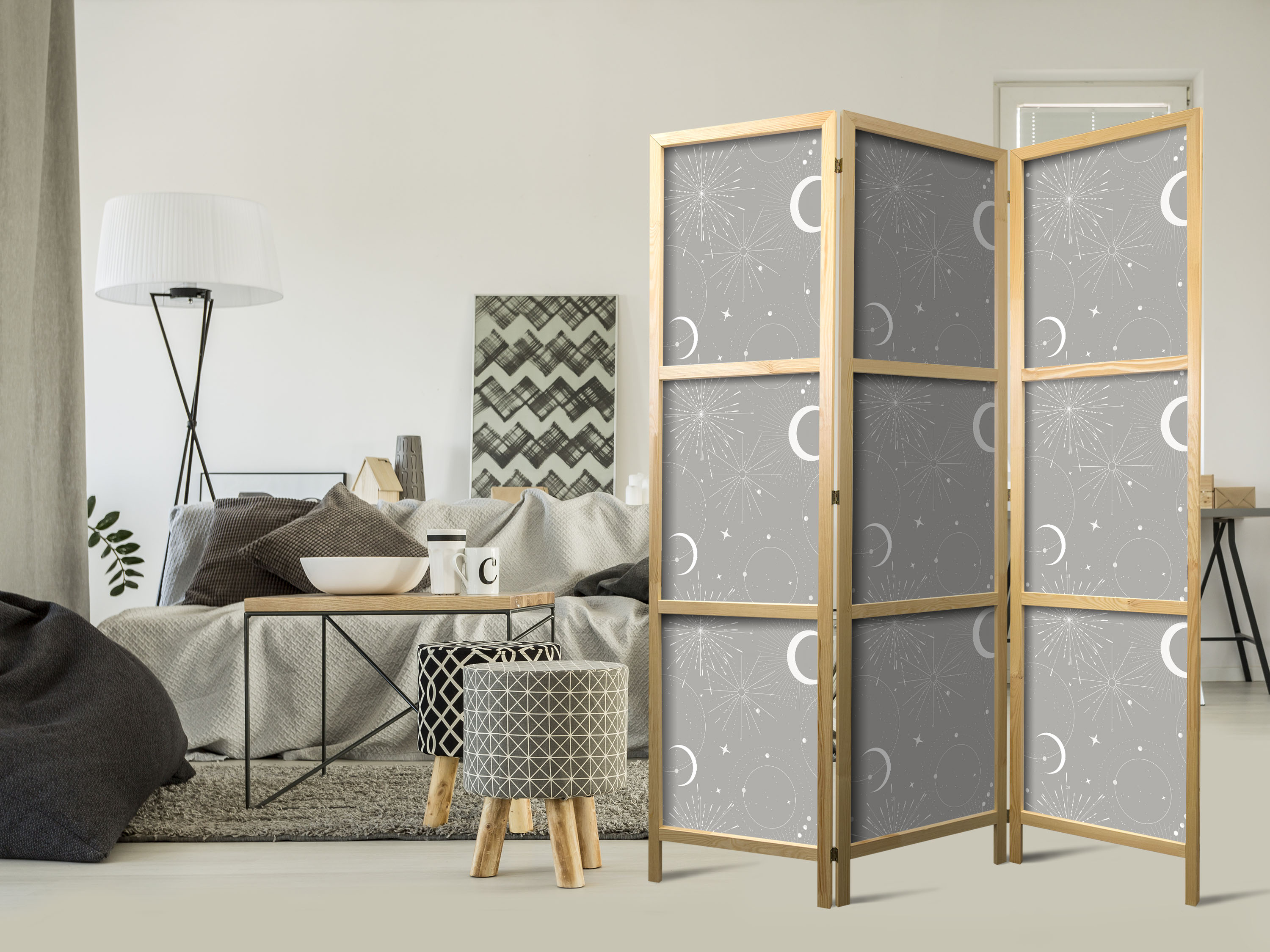Japanischer Paravent - Cosmic Fireworks - Elegant Pattern with Moons and Stars on a Gray Background