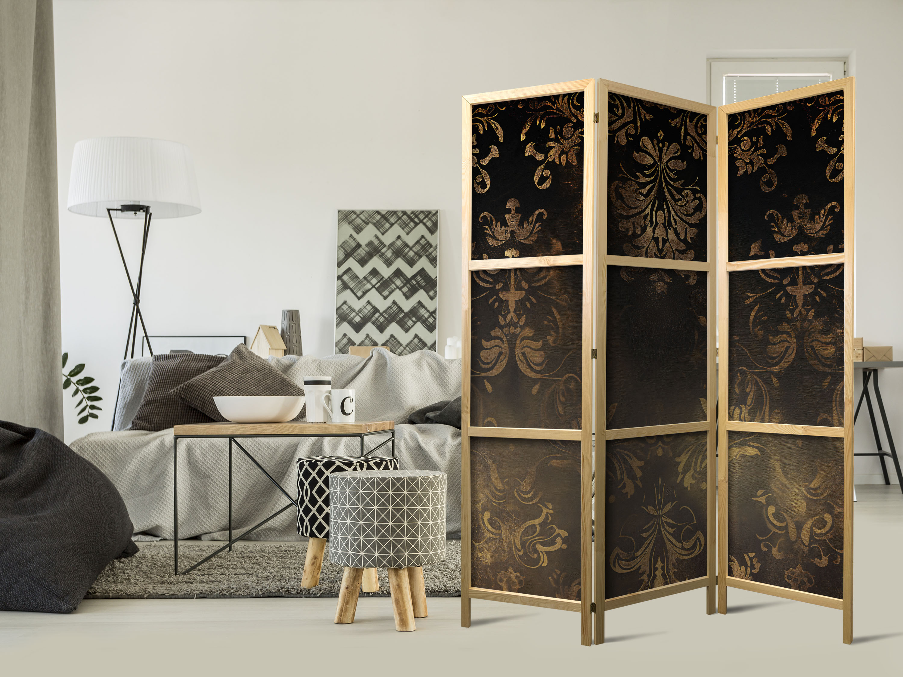 Japanischer Paravent - Floral Ornaments Carved in Delicate Sepia and Brown Shades