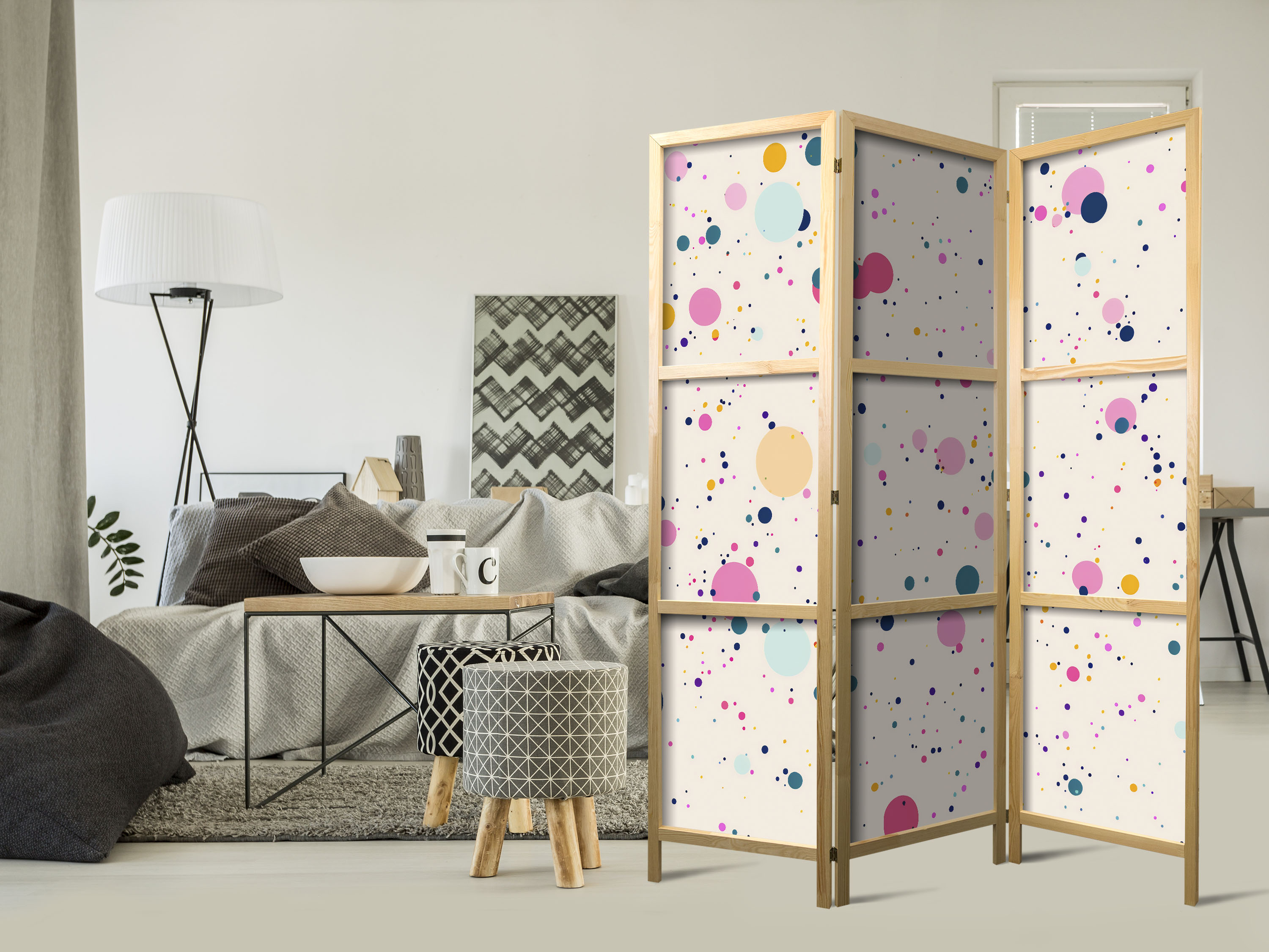 Japanischer Paravent - Dots - Spots and Splashes Multicolored - Cheerful Pattern on a Light Pink Background.