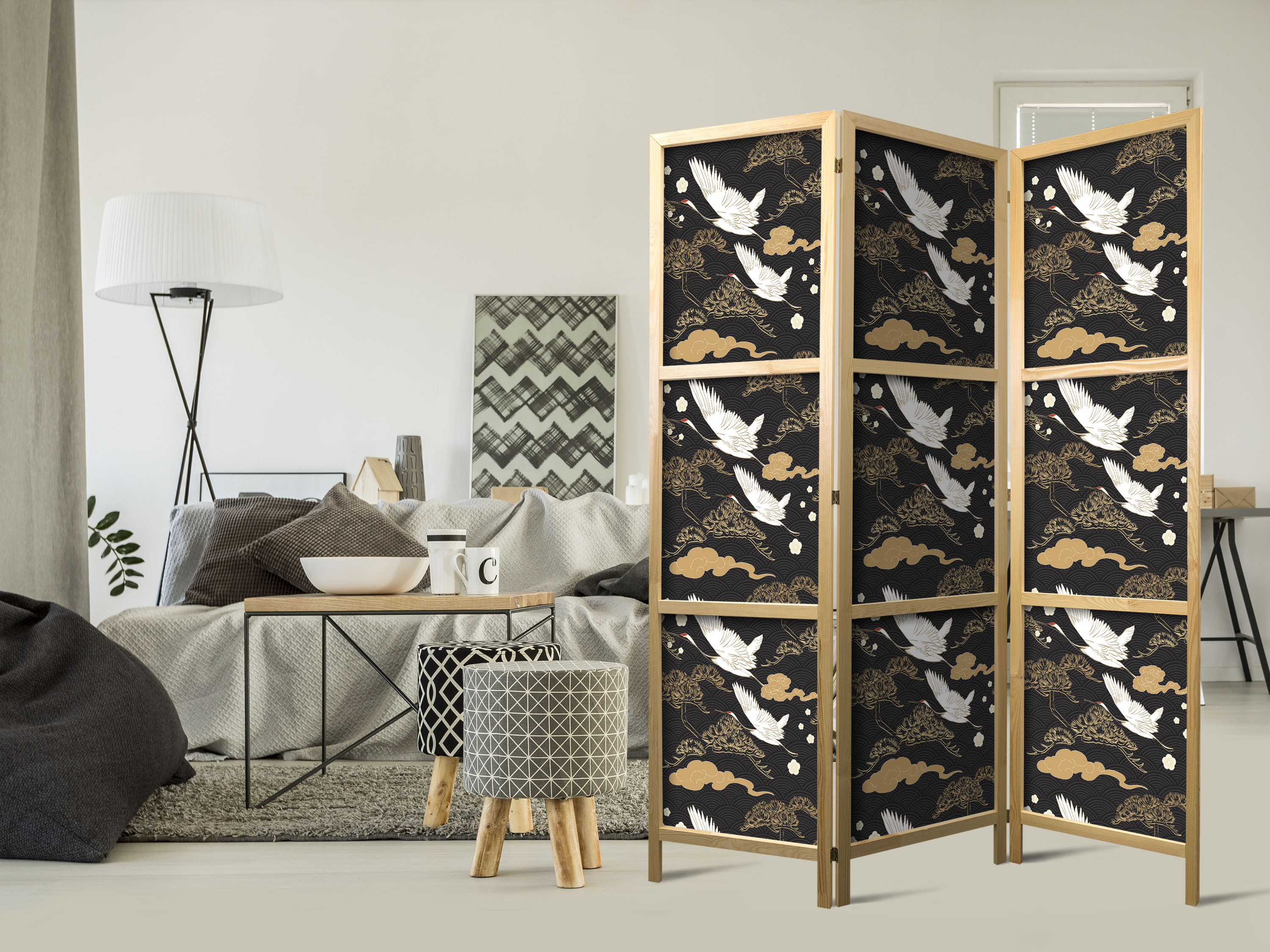 Japanischer Paravent - Oriental impressions - decorative pattern with a motif of flying cranes on a dark background